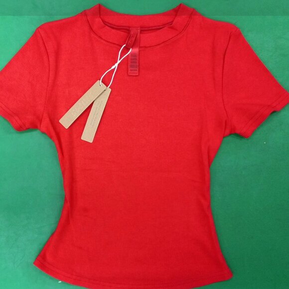 SKIMS Ribbed T-Shirt Red - Small - Picture 2 of 2